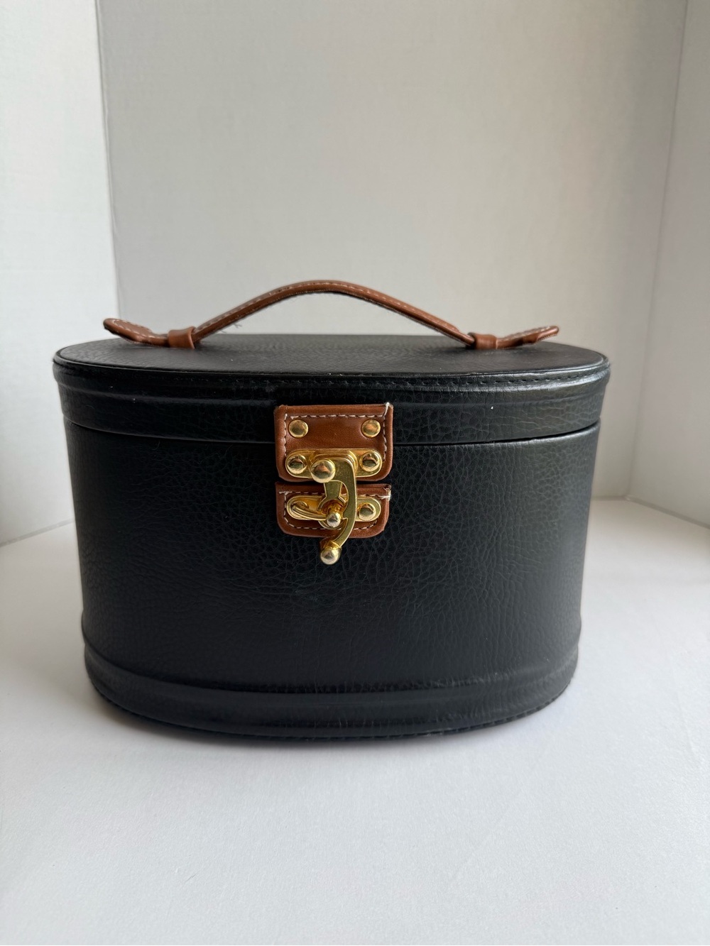 Bentony Black & Brown Train Case Vanity Cosmetic Box